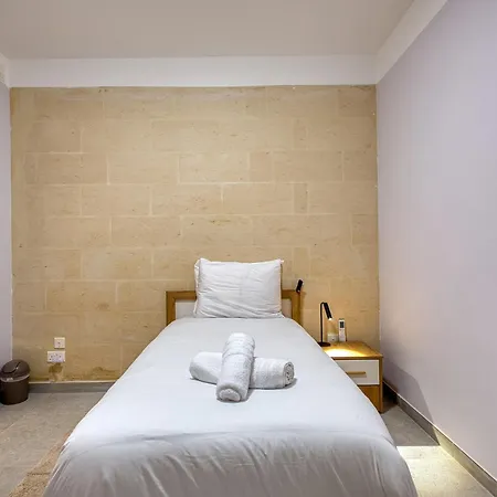 3br With Ac & Balcony In Marsascala Lägenhet