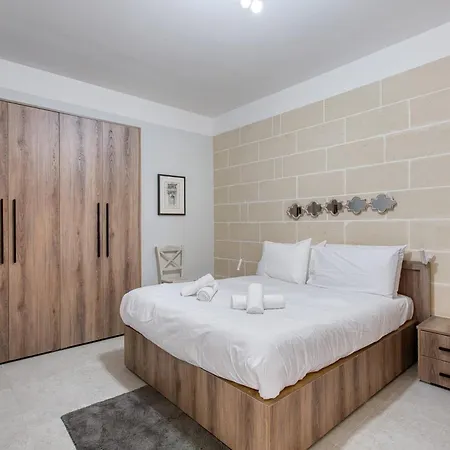 3br With Ac & Balcony In Marsascala Lägenhet *