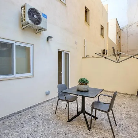 3br With Ac & Balcony In Marsascala Lägenhet *