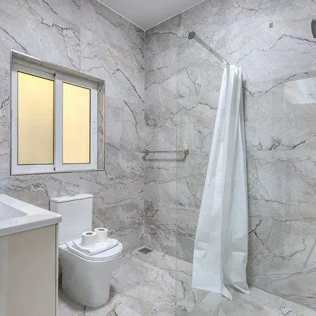 3br With Ac & Balcony In Marsascala Lägenhet *