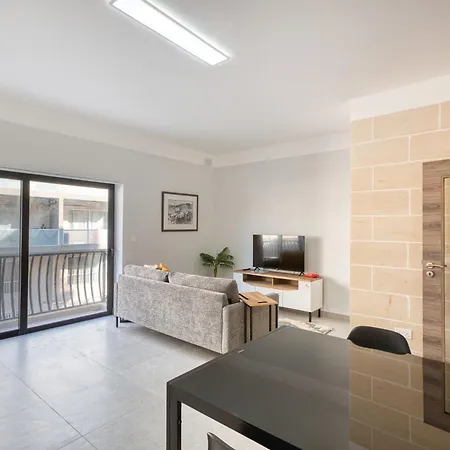 3br With Ac & Balcony In Marsascala *