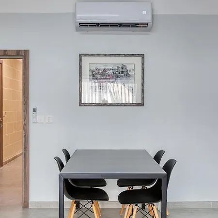 3br With Ac & Balcony In Marsascala Lägenhet
