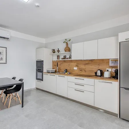 3br With Ac & Balcony In Marsascala