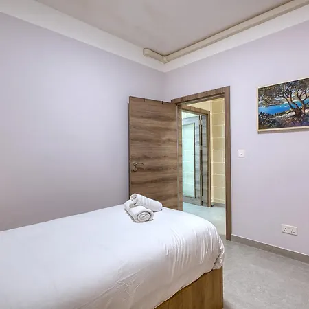 3br With Ac & Balcony In Marsascala Lägenhet