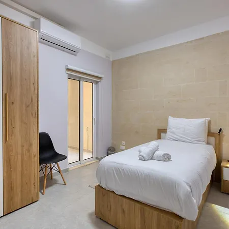 3br With Ac & Balcony In Marsascala Lägenhet *