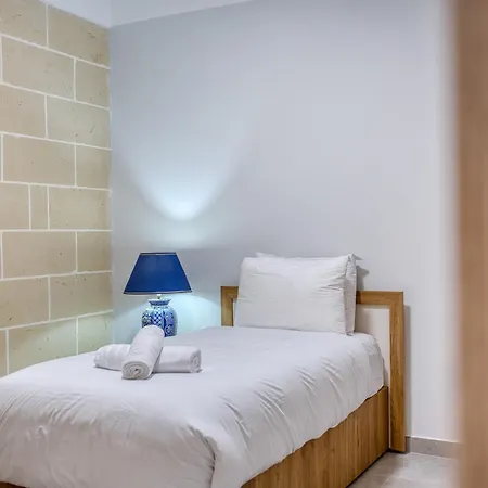 3br With Ac & Balcony In Marsascala *