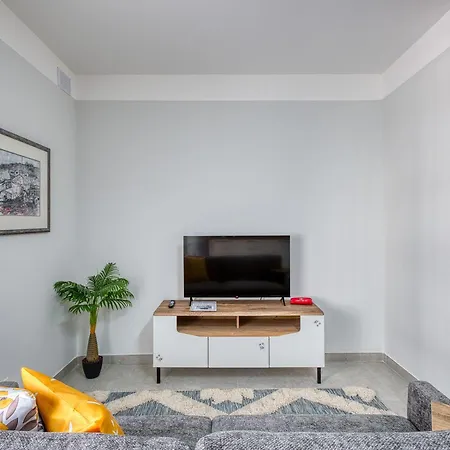 3br With Ac & Balcony In Marsascala *