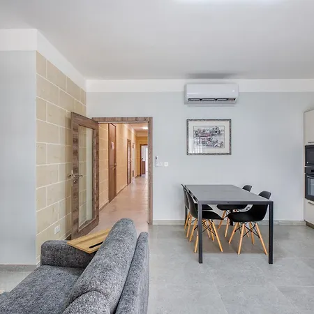 3br With Ac & Balcony In Marsascala Il-Mahsel