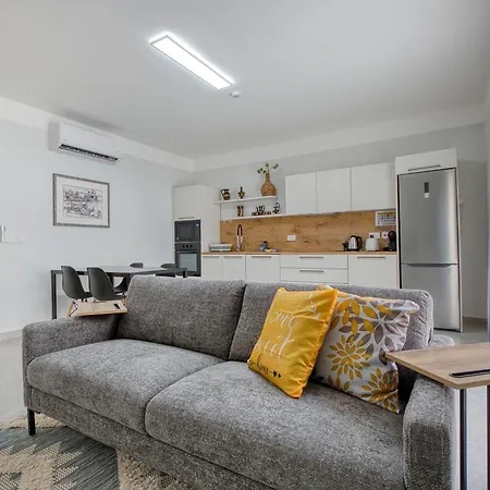 3br With Ac & Balcony In Marsascala * Il-Mahsel