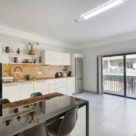 3br With Ac & Balcony In Marsascala Il-Mahsel