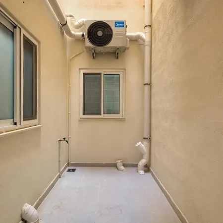 Lägenhet 3br With Ac & Balcony In Marsascala