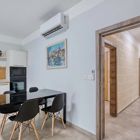 Lägenhet 3br With Ac & Balcony In Marsascala