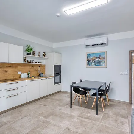 3br With Ac & Balcony In Marsascala *