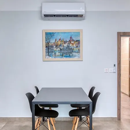 3br With Ac & Balcony In Marsascala *