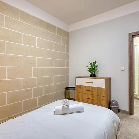 3br With Ac & Balcony In Marsascala Lägenhet