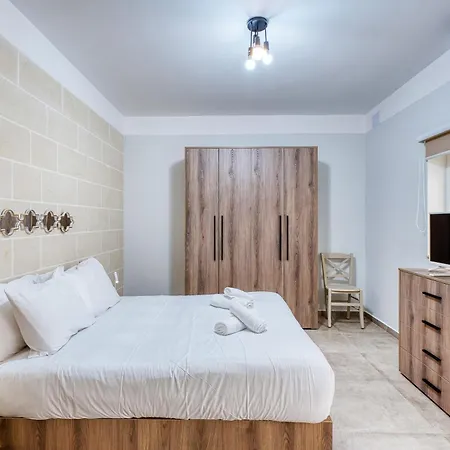 3br With Ac & Balcony In Marsascala Il-Mahsel