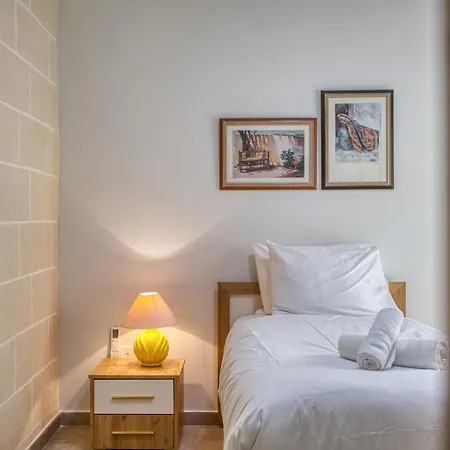 Lägenhet 3br With Ac & Balcony In Marsascala