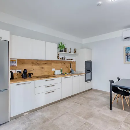 Lägenhet 3br With Ac & Balcony In Marsascala Il-Mahsel