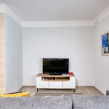 3br With Ac & Balcony In Marsascala Il-Mahsel