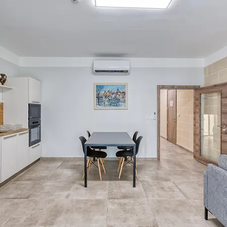 3br With Ac & Balcony In Marsascala Lägenhet *