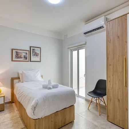 3br With Ac & Balcony In Marsascala *