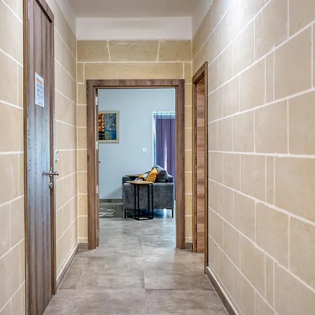 3br With Ac & Balcony In Marsascala *