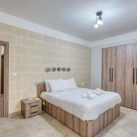 3br With Ac & Balcony In Marsascala Lägenhet *