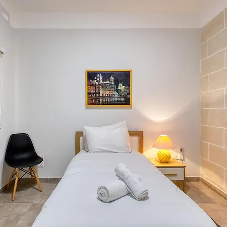 Lägenhet 3br With Ac & Balcony In Marsascala